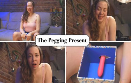 Elle Eros :  The Pegging Present