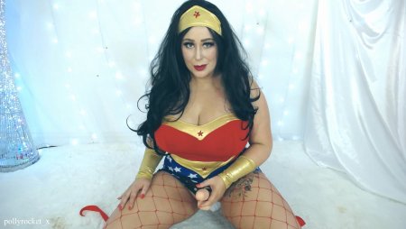 Lulu Blue  :  Wonder Woman FUCK YOUR ASS WITH STRAP ON