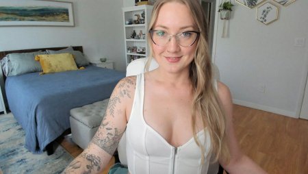 BelaTalbotxx :  Be My Bull And Fuck My Loser Cuck Boyfriend