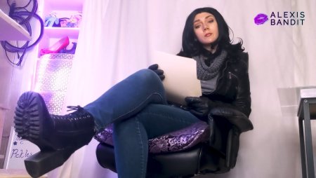 Bellatrix Bandit :  Jessica Jones Shows Beta Boot Bitch How to Suck Alpha Cock